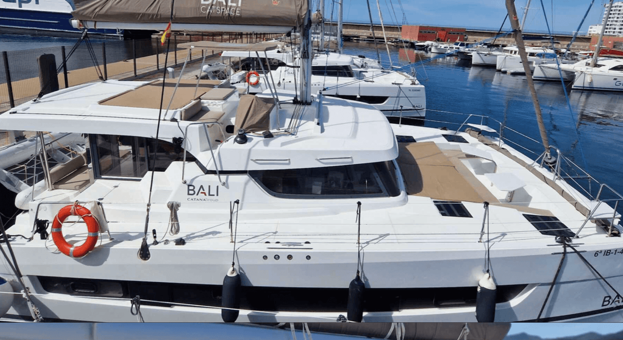 Location Catamaran Bali Catspace — Ibiza